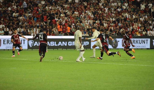 Trendyol Süper Lig'de Gaziantep FK ve Fenerbahçe Maçı Golsüz Devam Ediyor