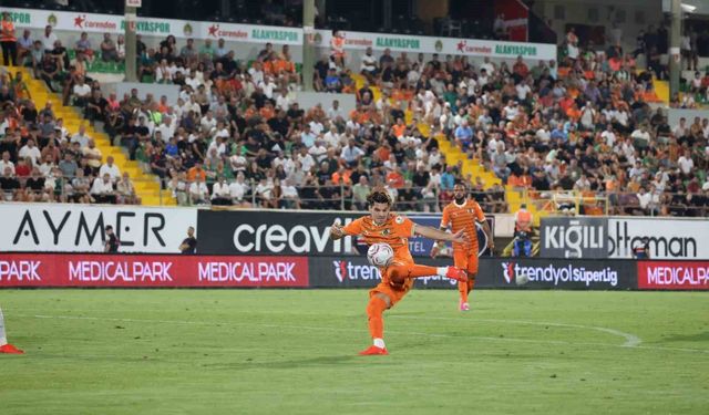 Trendyol Süper Lig'de Göztepe ile Corendon Alanyaspor Berabere Kaldı