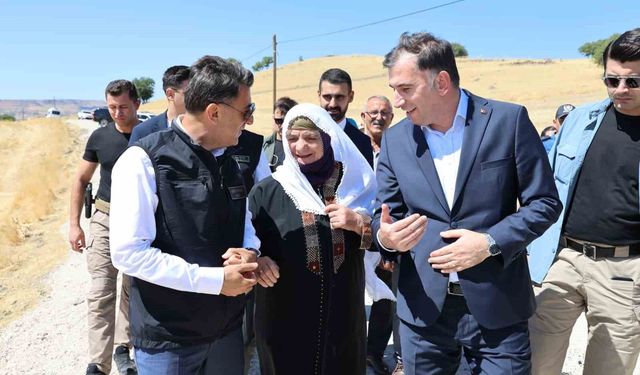 Tunceli'de Köy Yolları Modernleşiyor: Sıcak Asfalt Sevinci