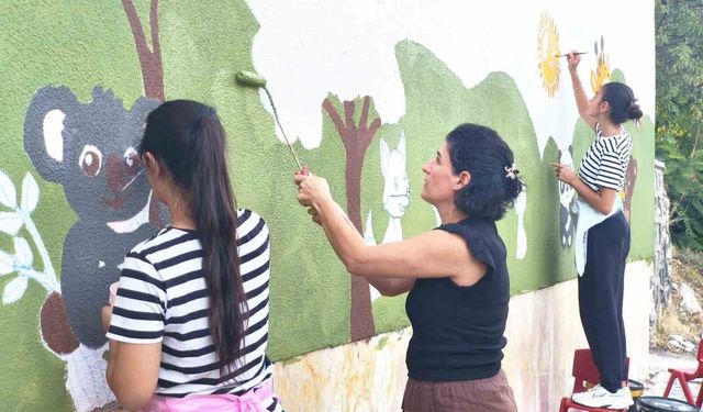 Tunceli'deki Anaokulunun Duvarları Rengarenk Oldu