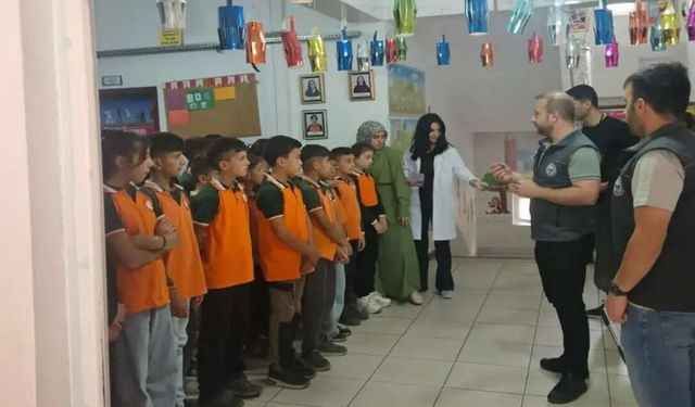 Uludere'de Öğrencilere Kuduz Eğitimi Verildi