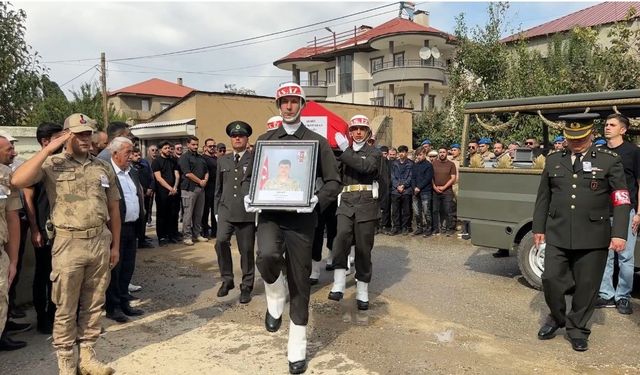 Yüksekova'da Şehit Sözleşmeli Er Ziya Koparan, Gözyaşlarıyla Uğurlandı