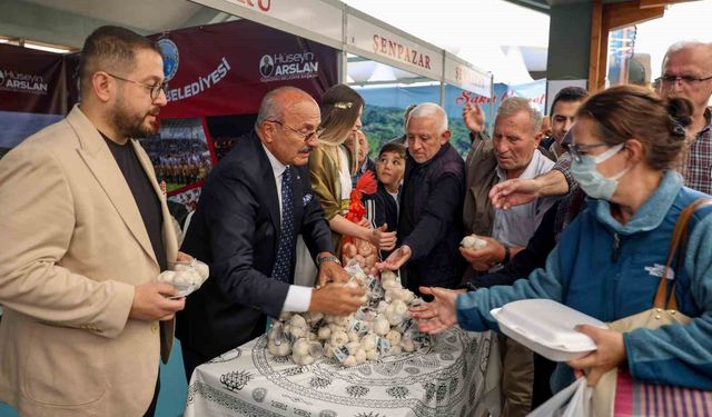 Ankara'da Taşköprü Sarımsağı Coşkusu: Başkan Arslan Vatandaşlarla Buluştu
