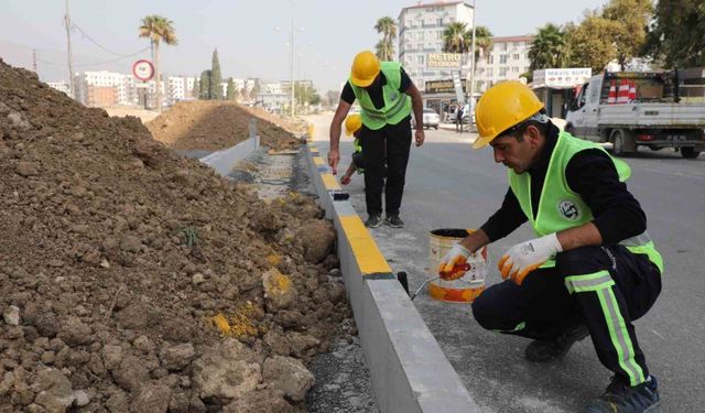 Antakya'da HBB, 1.500 metrelik orta refüj imalatı yaptı