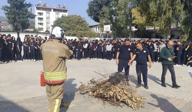 Antakya'da öğrencilere yangın eğitimi verildi
