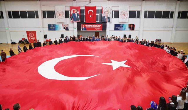 Ayvalık'ta Cumhuriyet Bayramı coşkusu yağmura rağmen sürdü