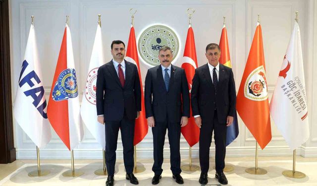 Başkan Tugay, İzmir için Ankara'da önemli görüşmeler gerçekleştirdi