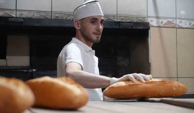 Bayburt'ta 24 yaşındaki Mert Baykara 45 çeşit ekmek üretiyor