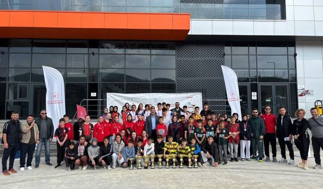 Bayburt'taki Kros İl Birinciliği'nde Dereceye Giren Okullar Belli Oldu