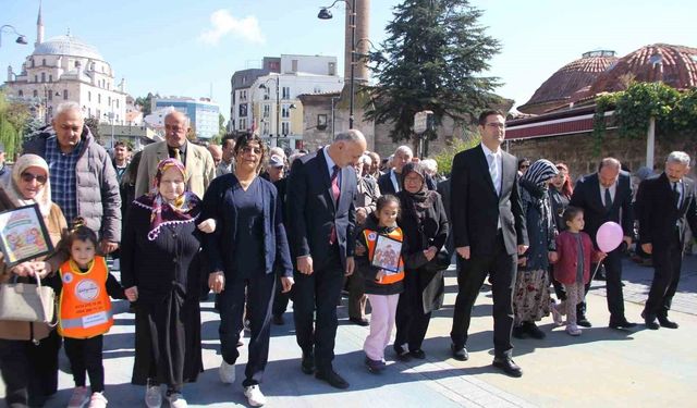 Bolu'da 1 Ekim Dünya Yaşlılar Günü İçin Farkındalık Yürüyüşü Düzenlendi