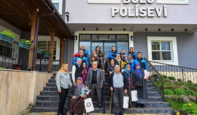 Bolu'da Polis Eşleri, Dünya Yaşlılar Günü'nde Yaşlılarla Bir Araya Geldi