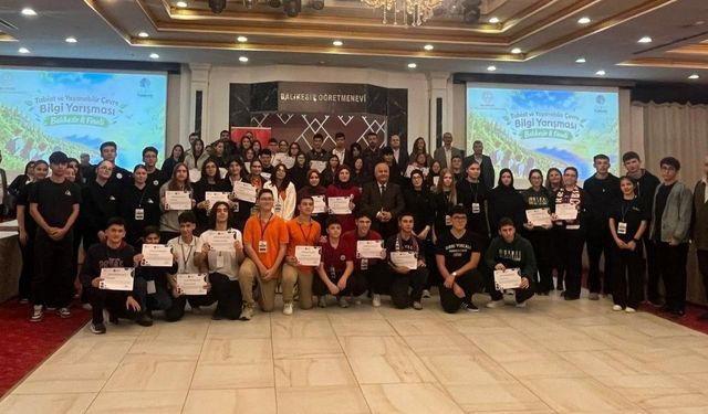 Burhaniyeli öğrenciler Balıkesir'de bilgi yarışmasında ikincilik elde etti