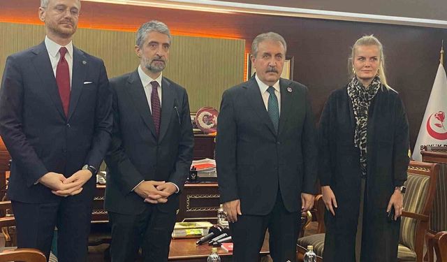 Destici: 'Türkiye, Pandemi ve Ukrayna-Rusya Savaşında Başarılı Bir Yönetim Gösterdi'