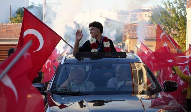 Edirne'nin 15 Yaşındaki Balkan Şampiyonu Ahmet Çiftçi'ye Coşkulu Karşılama