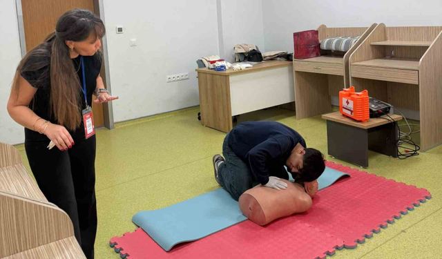 Emet'te TÜBİTAK Bilim Şenliği'nde yaşam desteği eğitimi