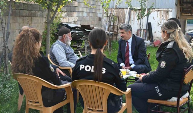 Erzincan Emniyet Müdürü Doköz, şehit ailesini ziyaret etti