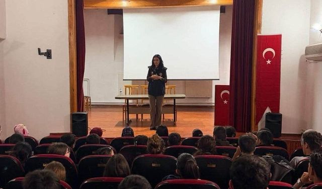 Erzincan'da SİBERAY Programı ile gençlere dijital güvenlik eğitimi