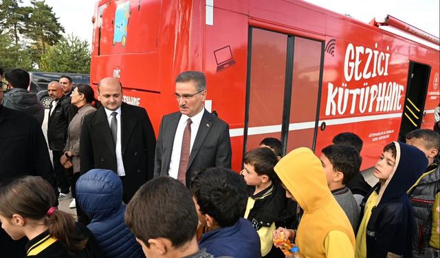 Erzurum Valisi Aydın Baruş, Gezici Kütüphane ile Çocuklarla Buluştu