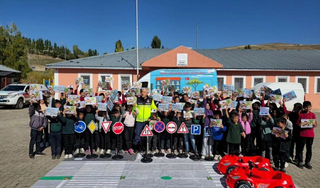 Erzurum'da Jandarma, Okul Çevrelerinde Güvenlik Denetimi Yapıyor