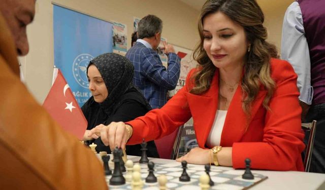 Erzurum'da Kuşaklar Arası Satranç Turnuvası Heyecanı