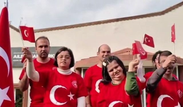 Erzurum'daki özel öğrencilerin Cumhuriyet klibi sosyal medyada ilgi gördü