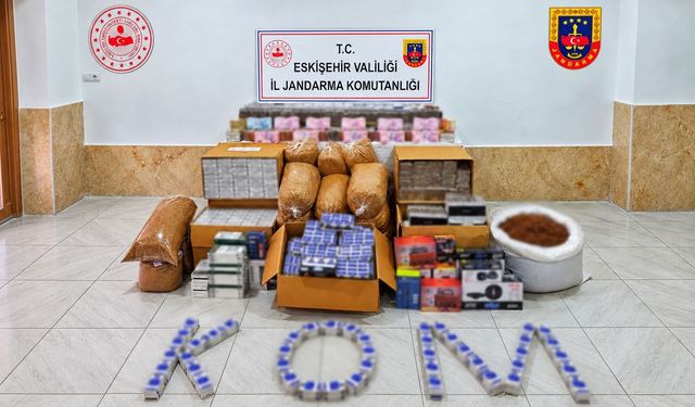 Eskişehir'de jandarmadan kaçak sigara operasyonu: 49 bin makaron ele geçirildi