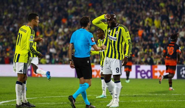 Fenerbahçe, Slavia Prag ile 2-2 berabere kalarak puan aldı