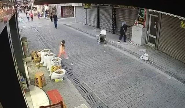 Gümüş Takılarla Dolu Poşeti Alan Kadın Kameralara Takıldı