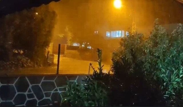 Hatay'da Ceviz Büyüklüğünde Dolu Yağışı Araçları Vurdu