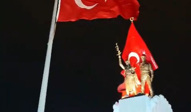 Hatay'da fırtına nedeniyle bayraklar geçici olarak indirildi