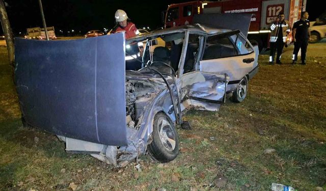 Hatay'da Tofaş'ın hurdaya döndüğü kazada 4 kişi yaralandı
