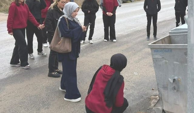Hisarcık'ta öğrenciler sokak hayvanları için besleme etkinliği düzenledi