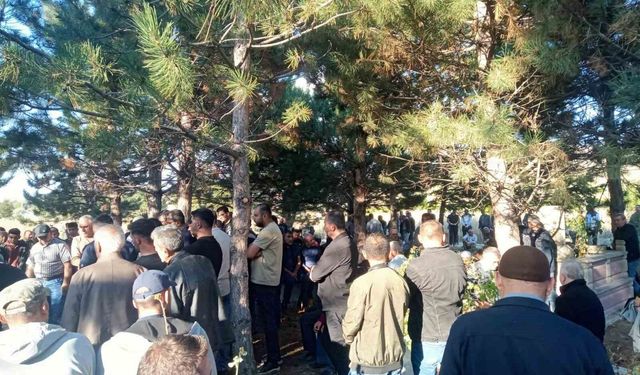 İş Makinesi ile Çarpışan Servis Şoförü Son Yolculuğuna Uğurlandı