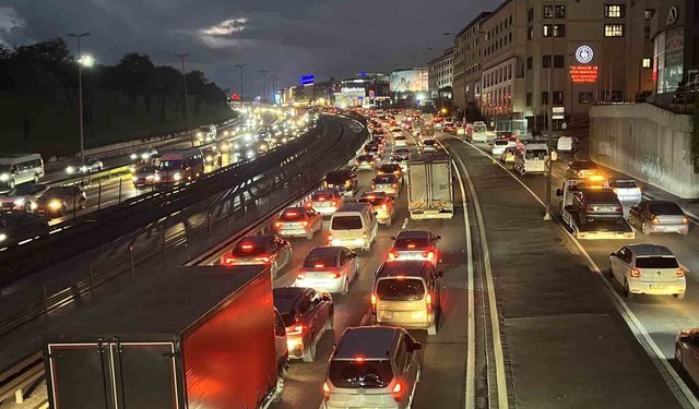 İstanbul Trafik Yoğunluğu Zirveye Çıktı: Yüzde 87!