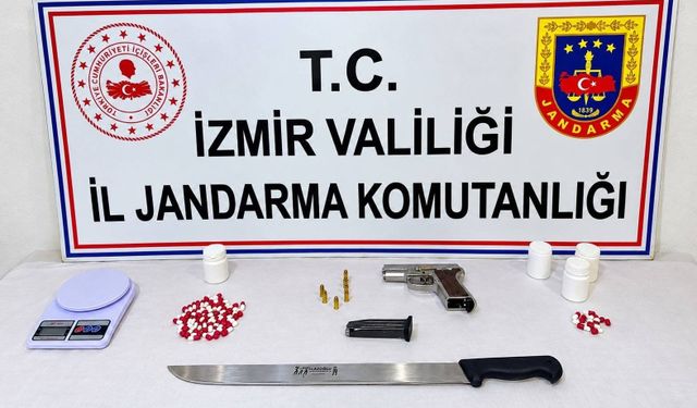 İzmir Torbalı'da uyuşturucu operasyonunda 77 hap ve tabanca ele geçirildi