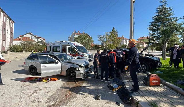 Karaman'da otomobil ile cip çarpıştı, 3 kişi yaralandı
