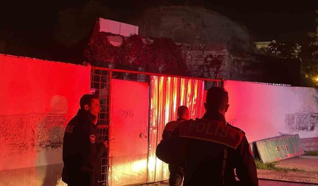 Karaman'da tarihi hamamın bahçesinde yangın çıktı