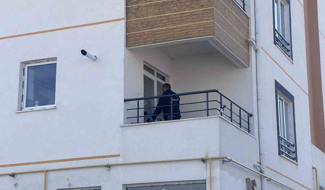 Kayseri'de uzaklaştırma kararı sonrası merdivenle eve girdi