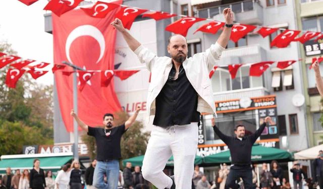 Kocaeli'de 41 kişi Cumhuriyet Bayramı'nda zeybek oynadı