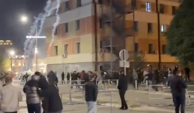 Kosova'da Protestolar Tırmandı: Polis ile Göstericiler Karşı Karşıya Geldi