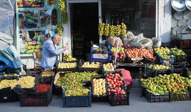 Muş'ta 40 yıllık gelenek: Güz armutları ipte saklanıyor