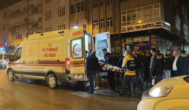 Muş'ta otomobil ve motosiklet çarpıştı, 2 kişi yaralandı
