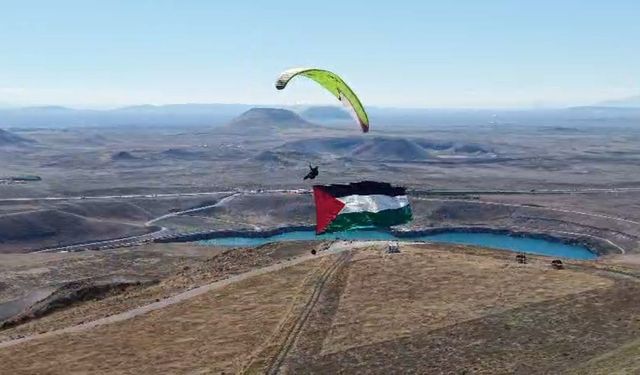 Mustafa Ulutaş, Konya'da Yamaç Paraşütüyle Filistin Bayrağı Açtı