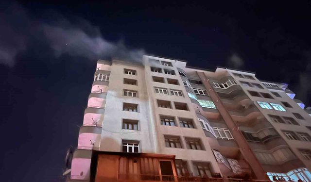 Niğde'de 9. katta çıkan yangın sonucu 5 kişi hastaneye kaldırıldı