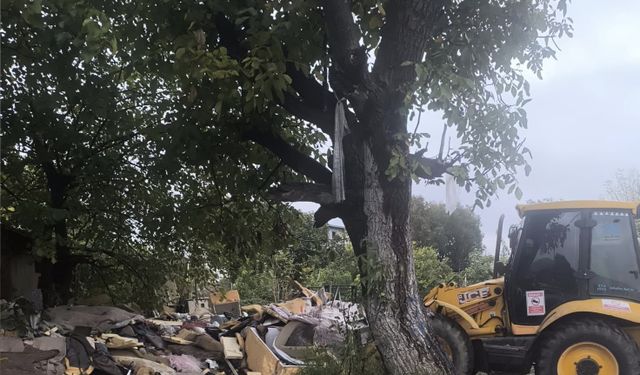 Nilüfer Belediyesi çevre temizliği için konar göçer çadırları kaldırdı