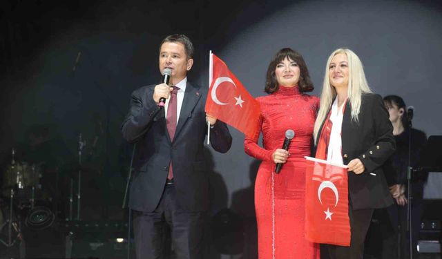 Osmangazi'de Göksel ile Cumhuriyet Bayramı coşkusu yaşandı