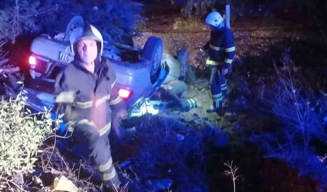 Otomobil Şarampole Yuvarlandı: 3 Kişi Yaralı