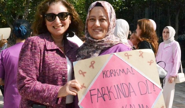 Pembe Kurdeleyle Farkındalık Yürüyüşü Manisa'da Gerçekleşti