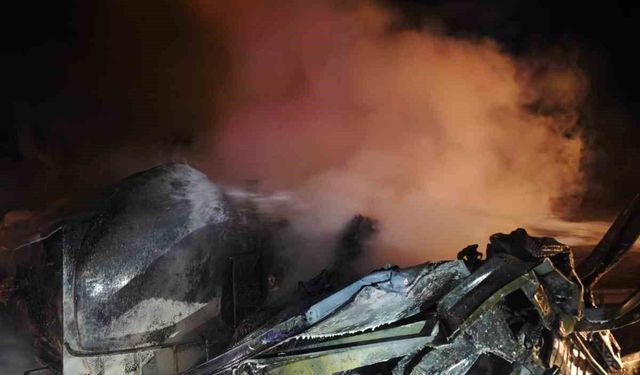 Şanlıurfa'da devrilen akaryakıt tankerinin sürücüsü hayatını kaybetti