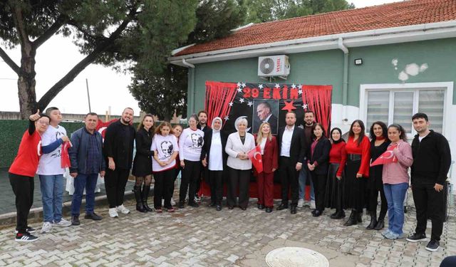 Şehzadeler'de Engelli Bakım Merkezi'nde Cumhuriyet Bayramı coşkusu